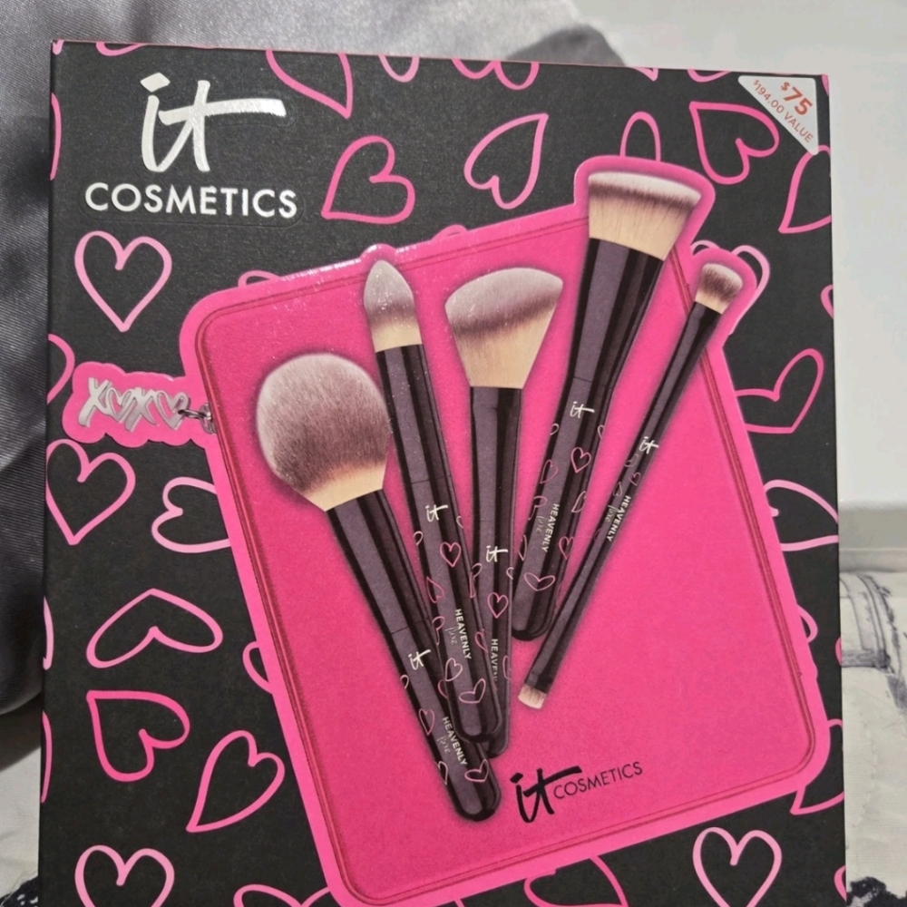IT Cosmetics IT’S YOUR HEAVENLY LUXE SKIN-LOVING 5-PIECE MAKEUP BRUSH SET - NEW - Picture 6 of 8